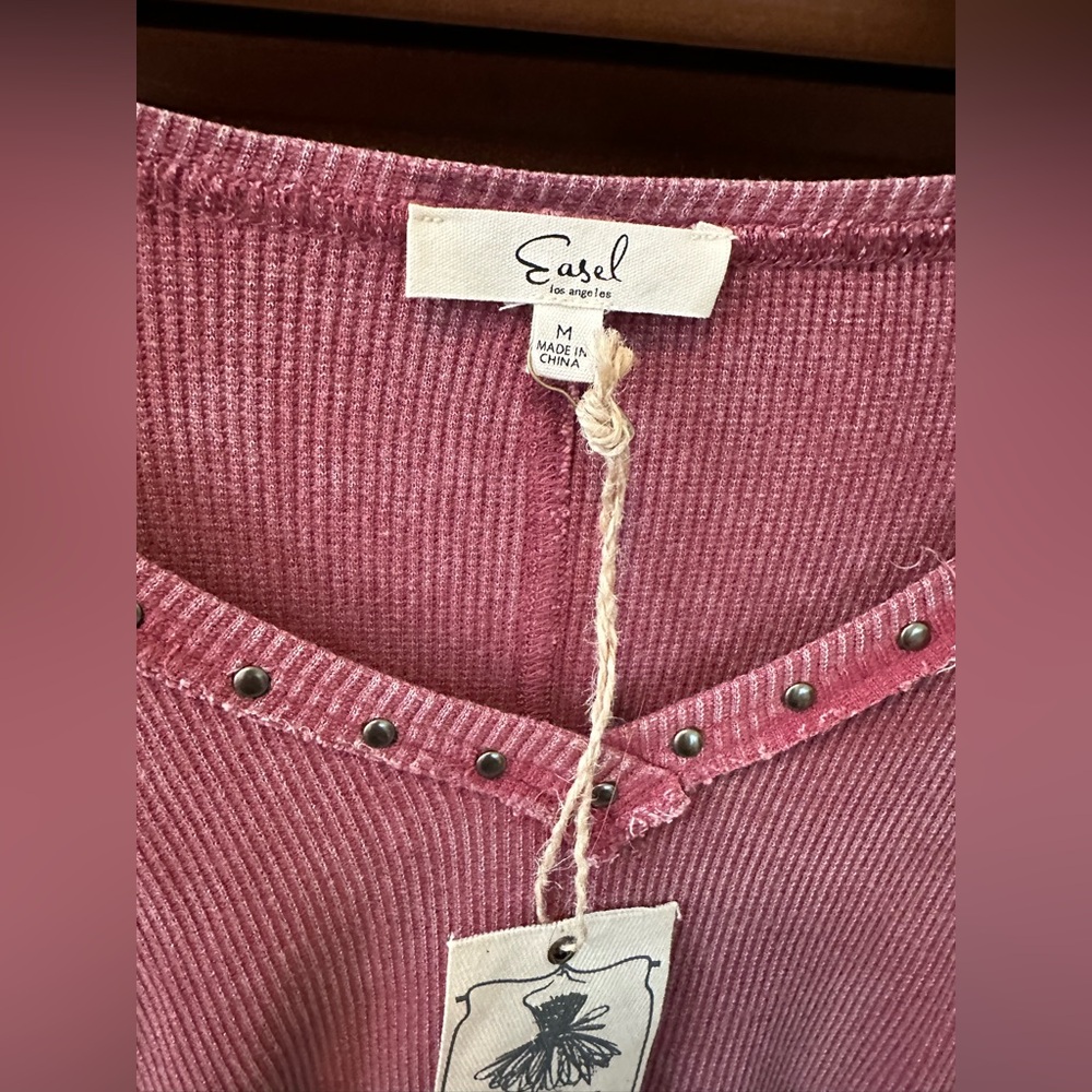 NWT EASEL STUDDED V NECK - Picture 3 of 7